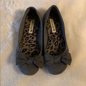 American Eagle bow tie flats